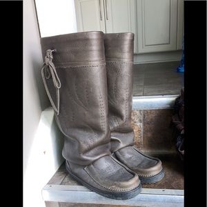 Authentic Manitobah Mukluk